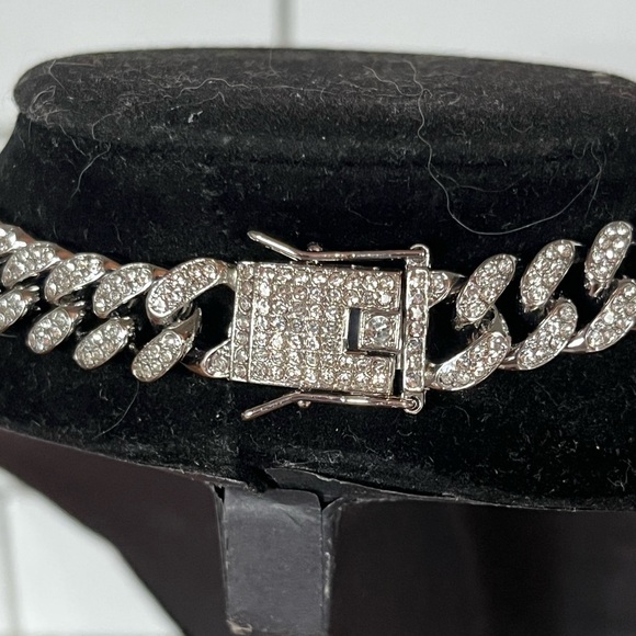 Bold Silver Cuban Link Jewelry Necklace - Picture 3 of 3